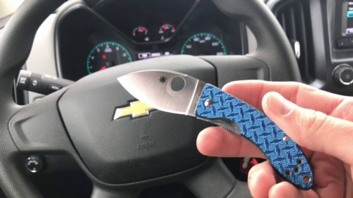 Складной нож Spyderco Lil' Lum Blue Nishijin - 205GFBLP фото 8 Складной нож Spyderco Lil' Lum Blue Nishijin - 205GFBLP фото 8